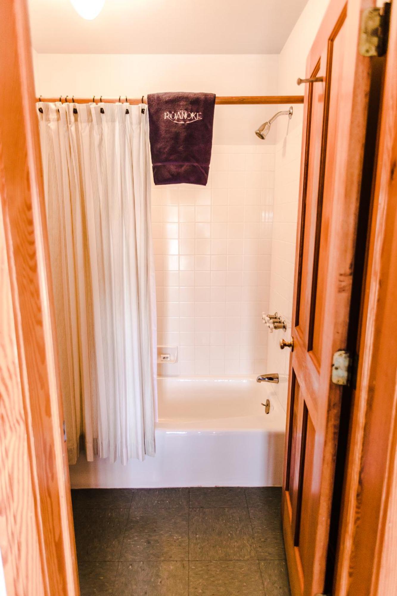 Roanoke Island Inn Мантео Номер фото